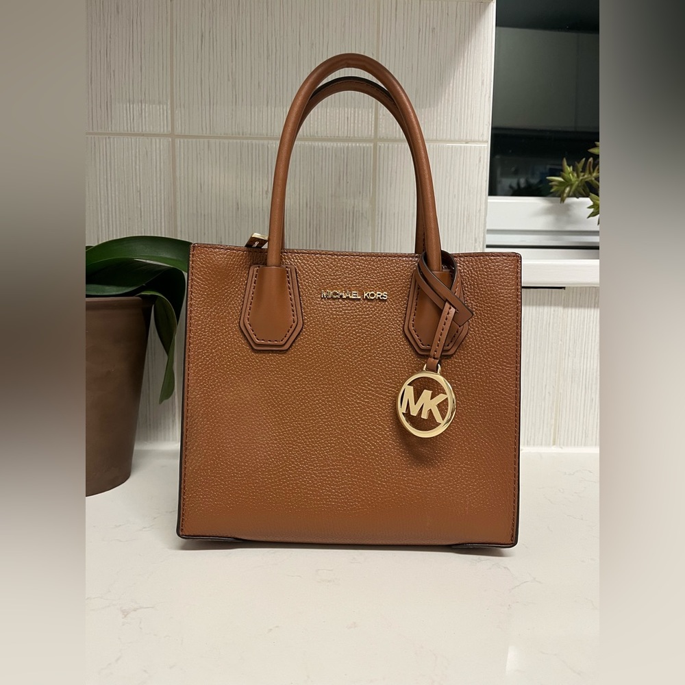 Michael Kors Mercer Medium Crossbody Bag